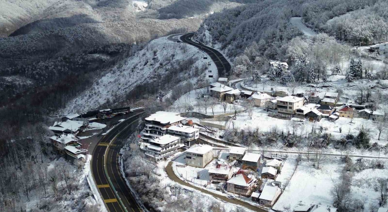 Bolu Dağında kartpostallık kar manzarası