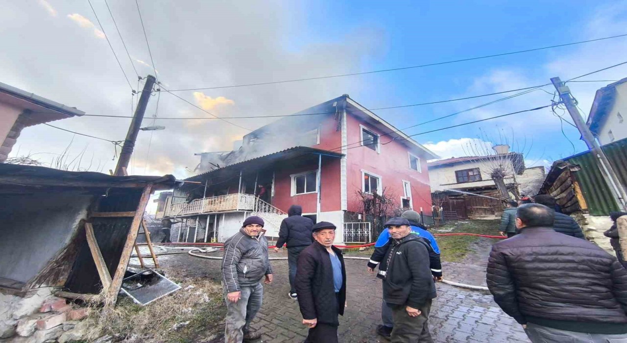 Boluda baca yangını evi küle çevirdi