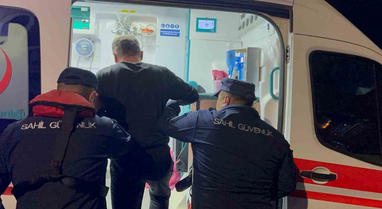 Bozcaadada rahatsızlanan vatandaşlar Sahil Güvenlik ekiplerince tahliye edildi