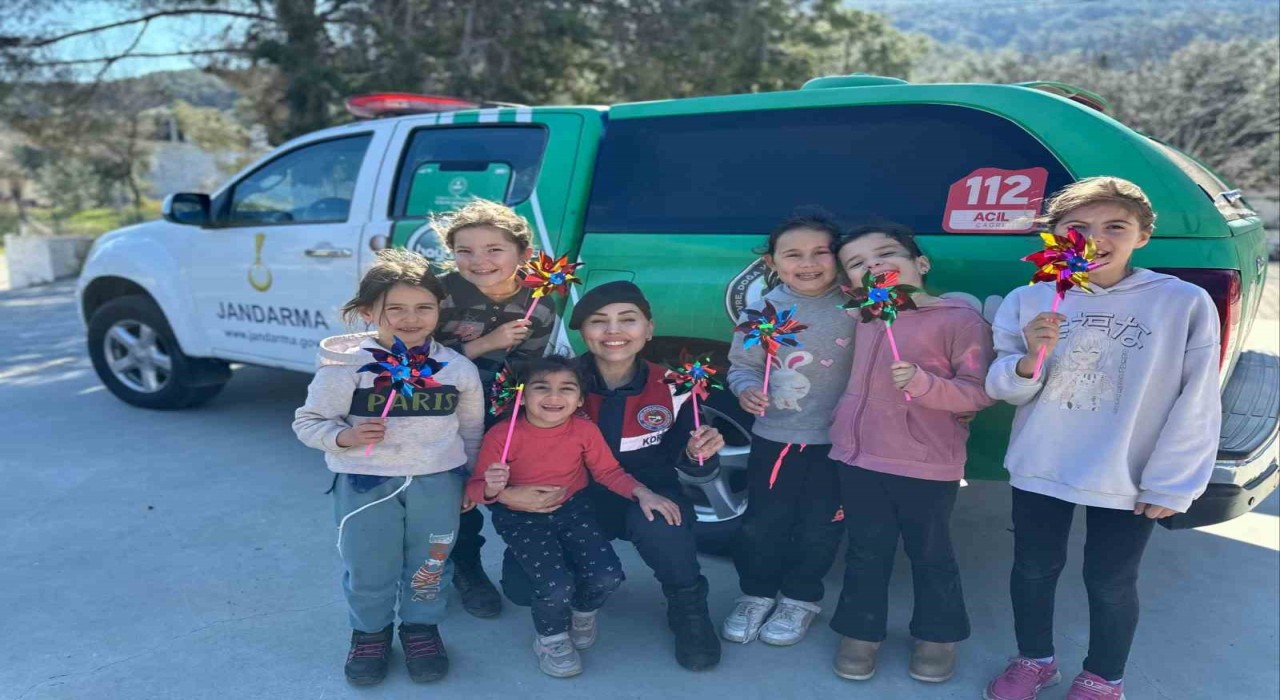 Bozdoğanda öğrencilere doğa sevgisi anlatıldı