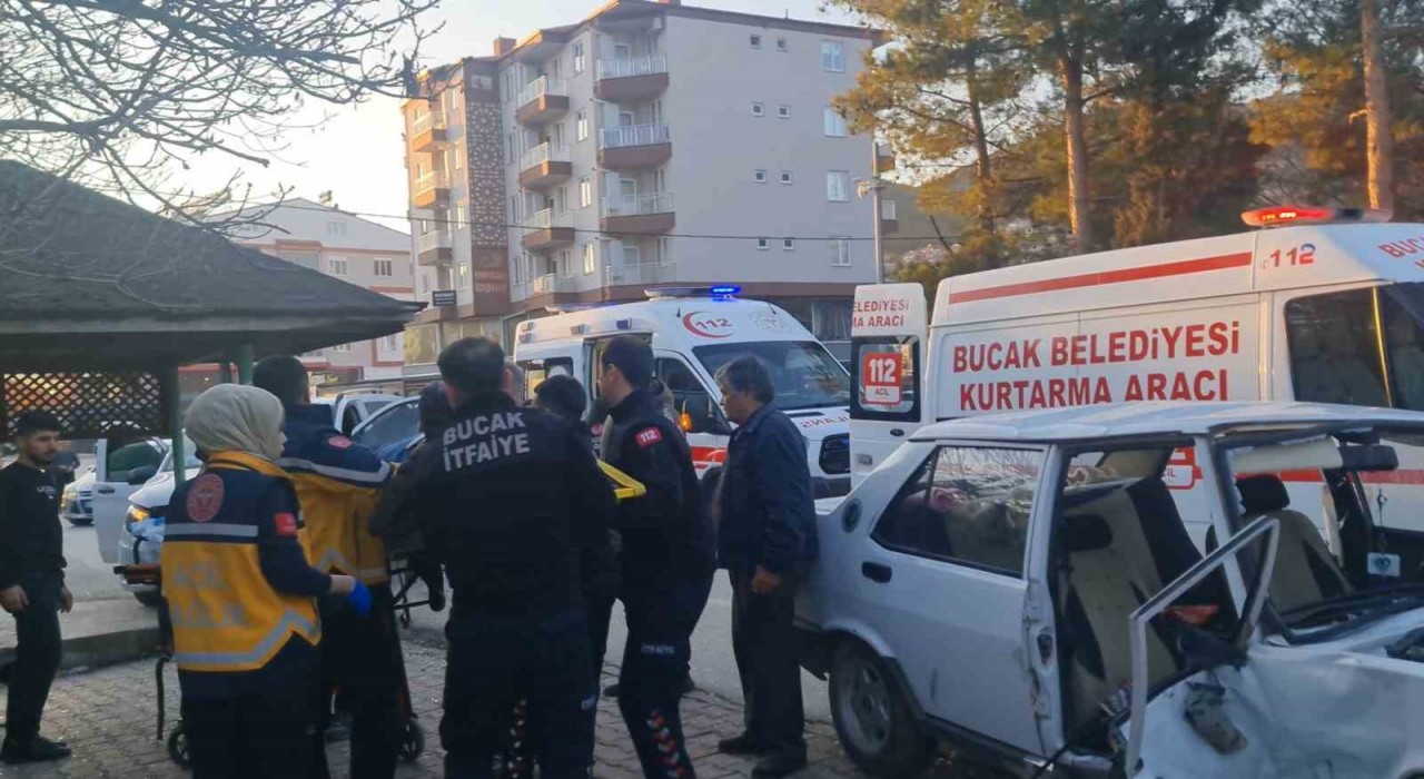 Burdurda 3 aracın karıştığı kazada 9 kişi yaralandı