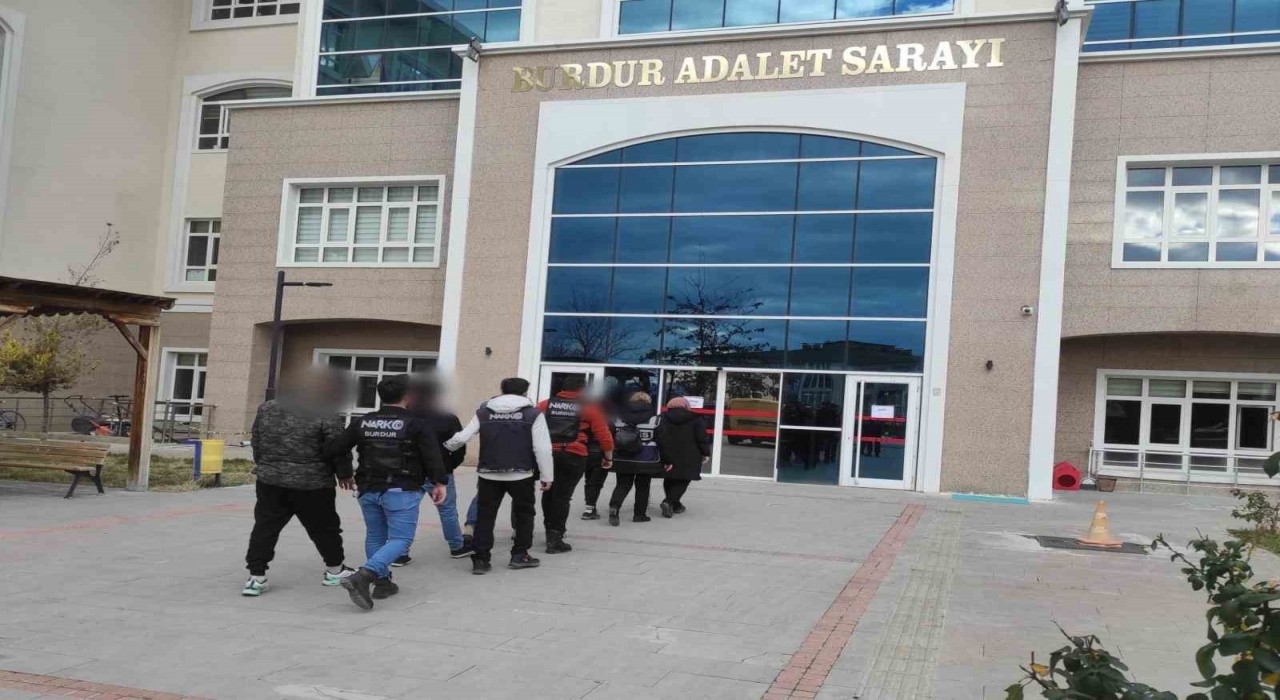 Burdurda 8 uyuşturucu şüphelisi tutuklandı