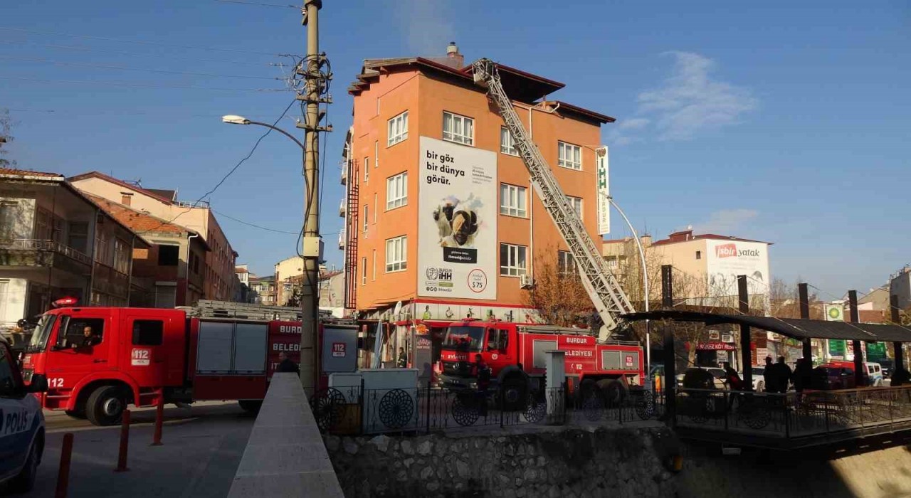 Burdurda binadaki baca yangını söndürüldü