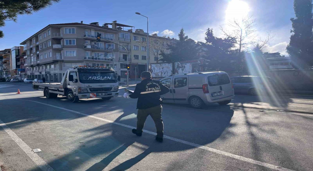 Burdurda kalp krizi geçiren sürücü 3 araca çarptı