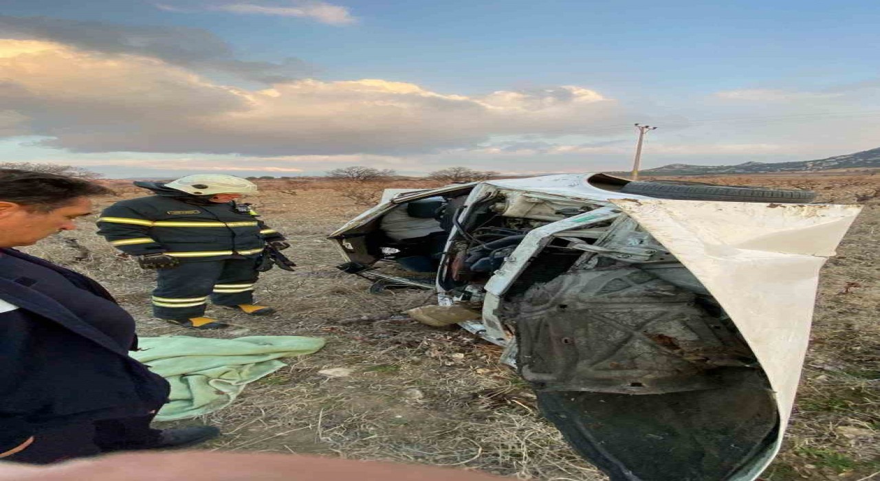 Burdurda kontrolden çıkan otomobil takla atıp şarampole devrildi: 2 yaralı