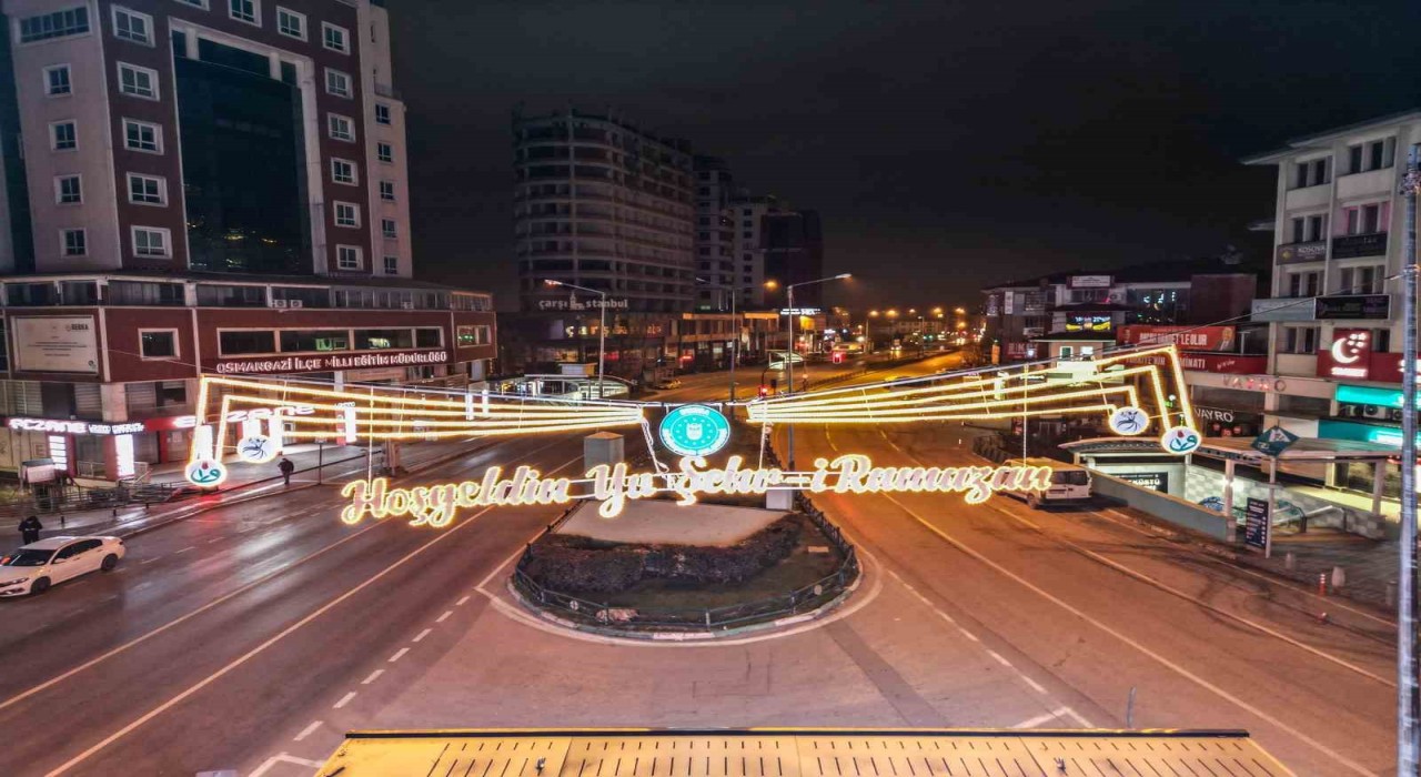 Bursa caddeleri ‘Ramazan için süslendi
