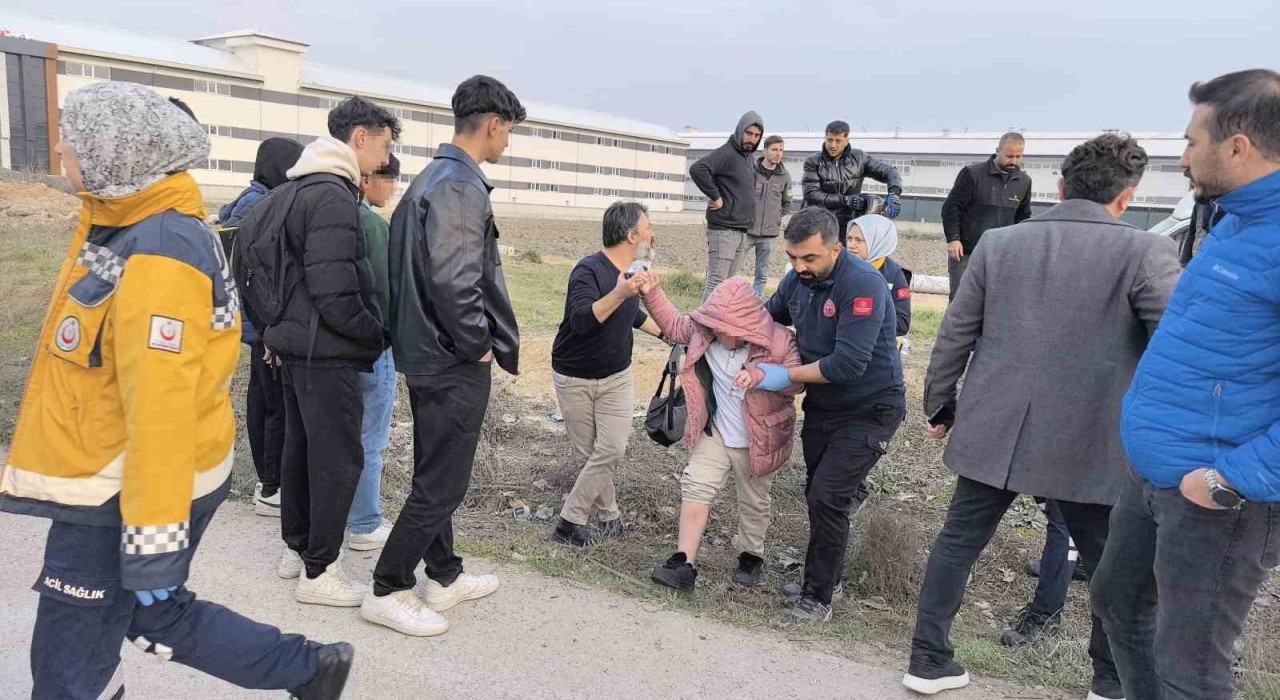 Bursada öğrenci servisi otomobille çarpıştı: 6sı öğrenci 10 yaralı