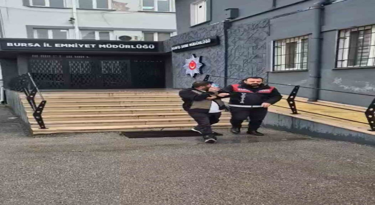 Bursada oto faresine operasyon: Çaldığı malzemelerle yakalandı