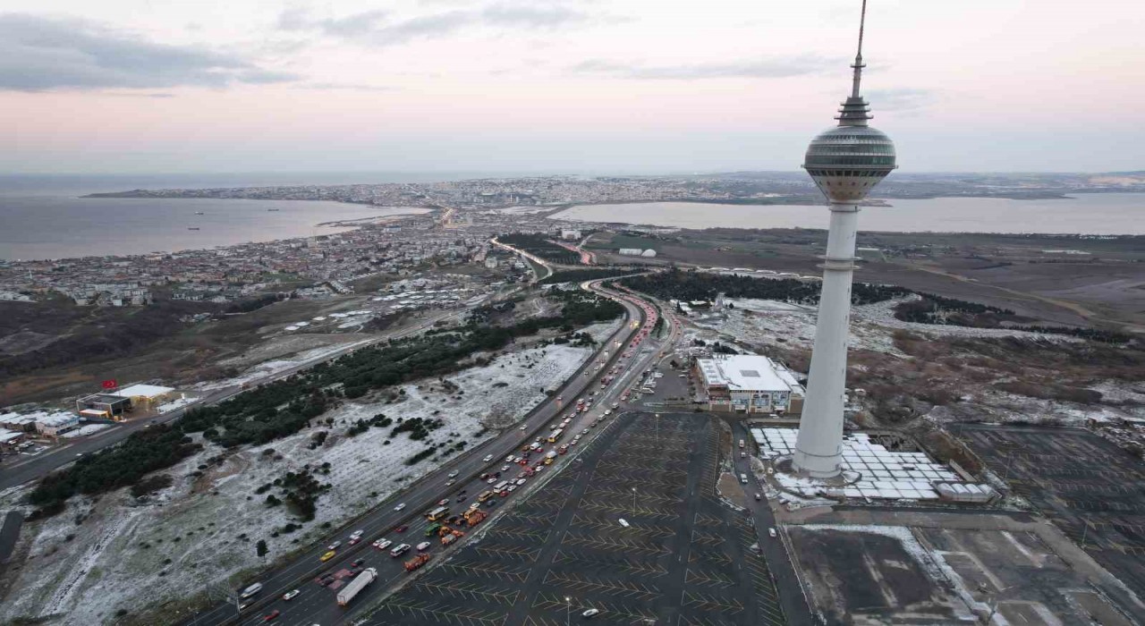Büyükçekmecede kartpostallık kar manzarası