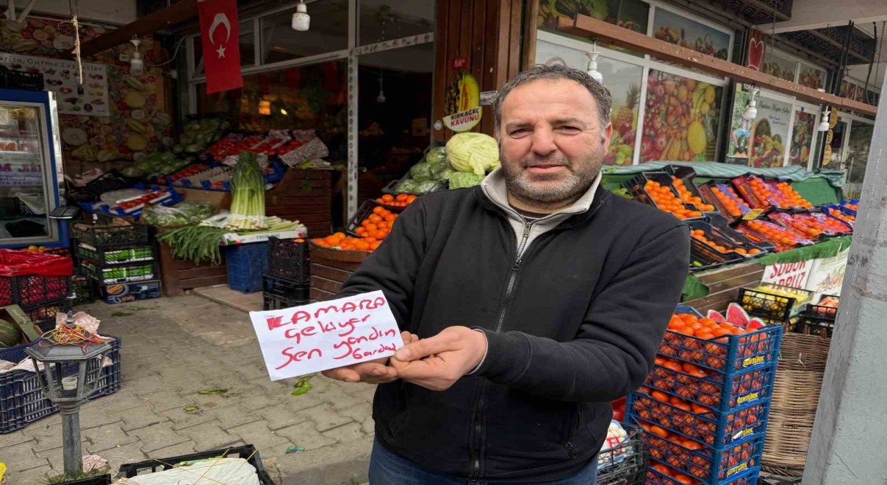 Büyükçekmecede manavdan, iş yerine dadanan hırsıza ilginç uyarı yazısı