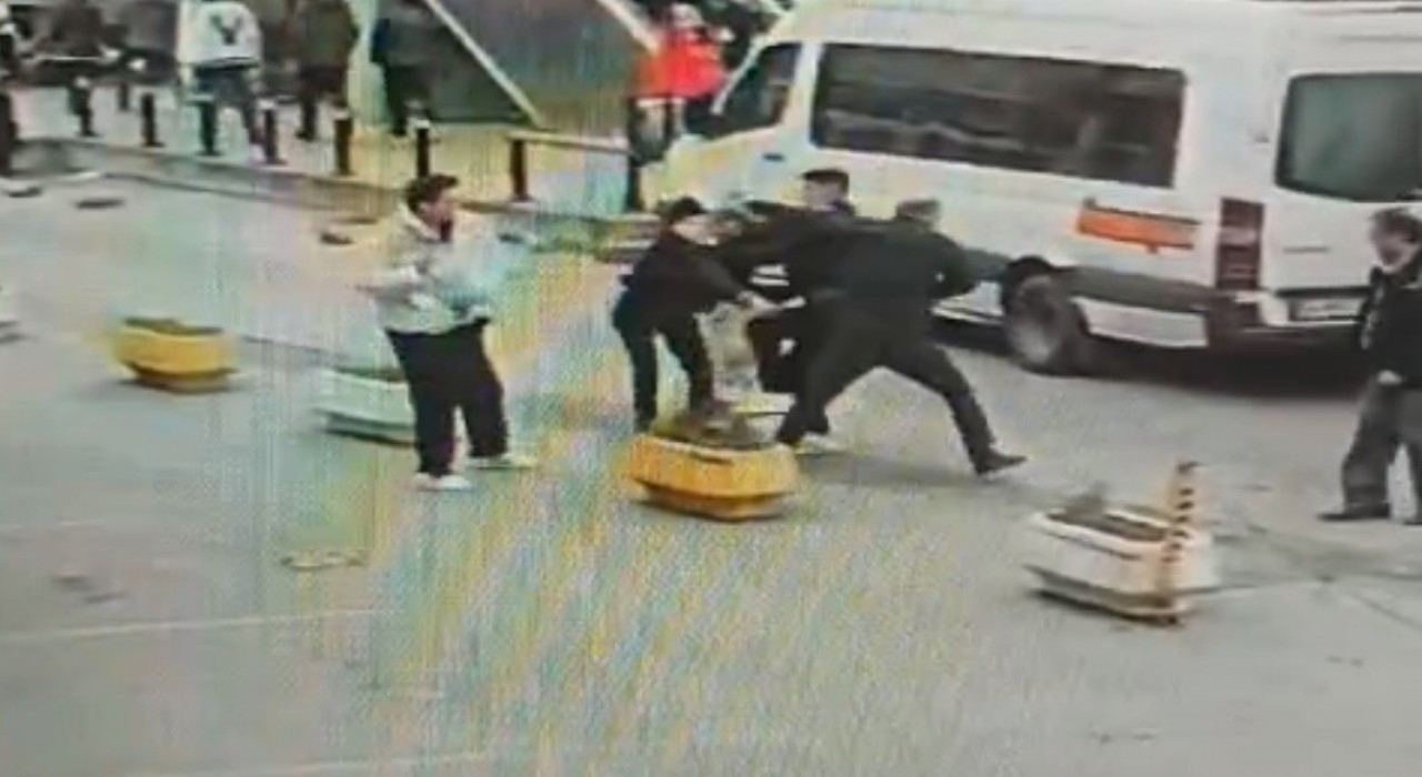 Büyükçekmecede minibüsçülerin yolcu alma kavgası ölümle bitti