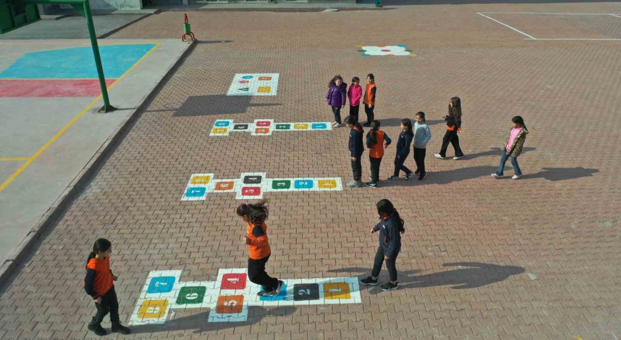 Büyükşehirden okul bahçelerine renk, öğrencilere enerji katan uygulama
