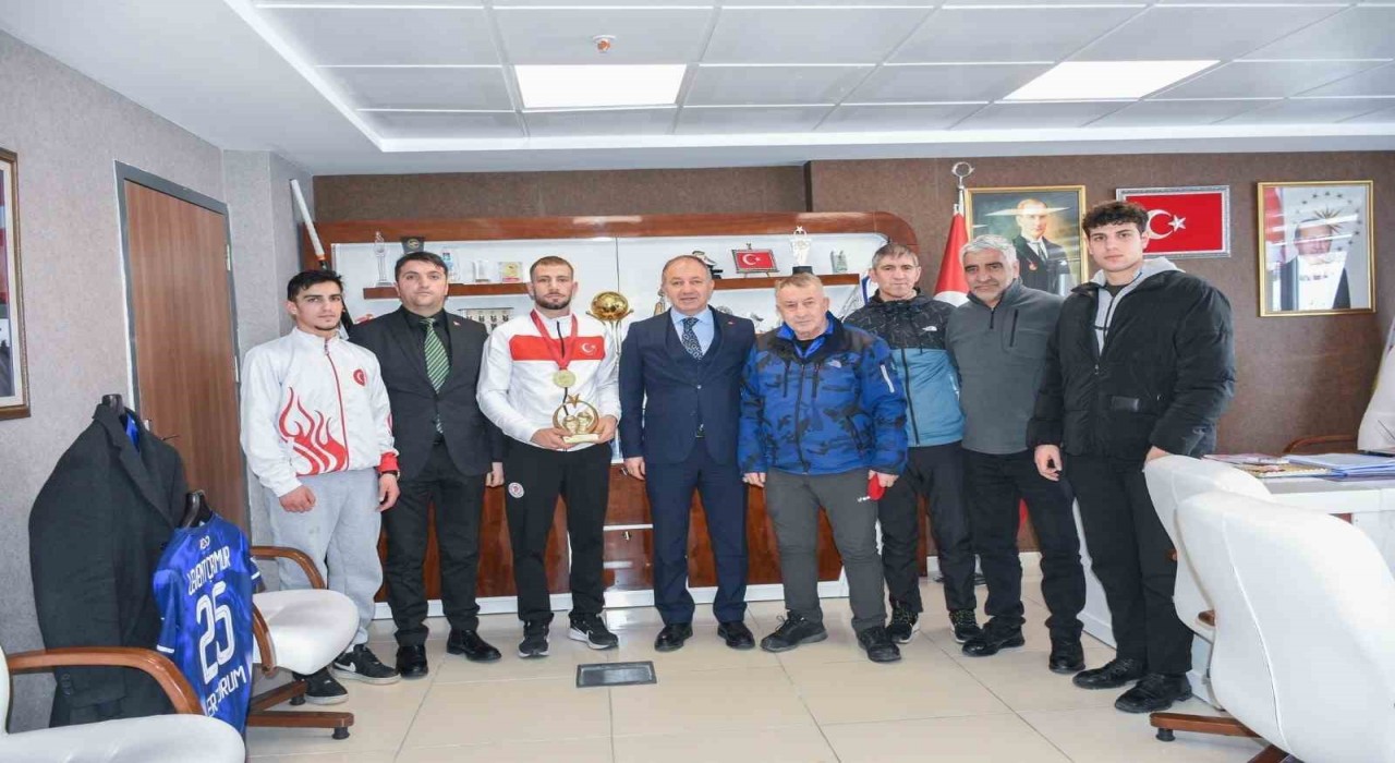 Çakmur, şampiyonunu ödüllendirdi