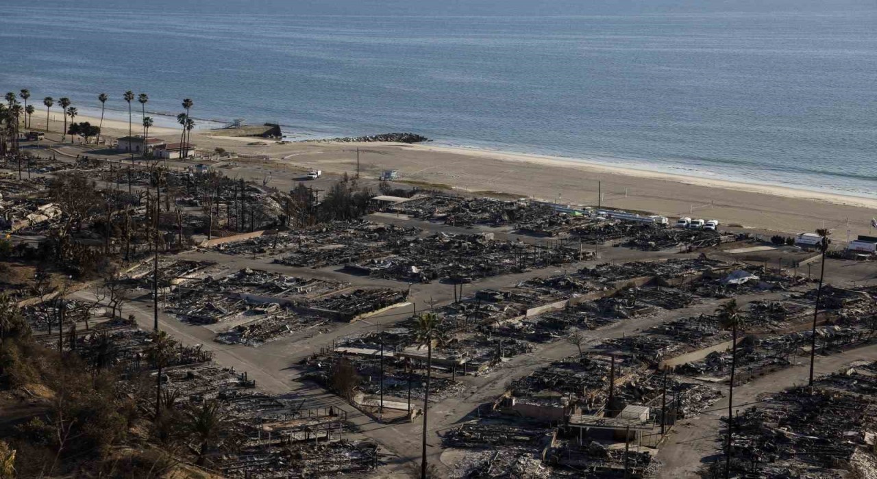 Californiada 29 kişinin öldüğü iki orman yangını kontrol altına alındı