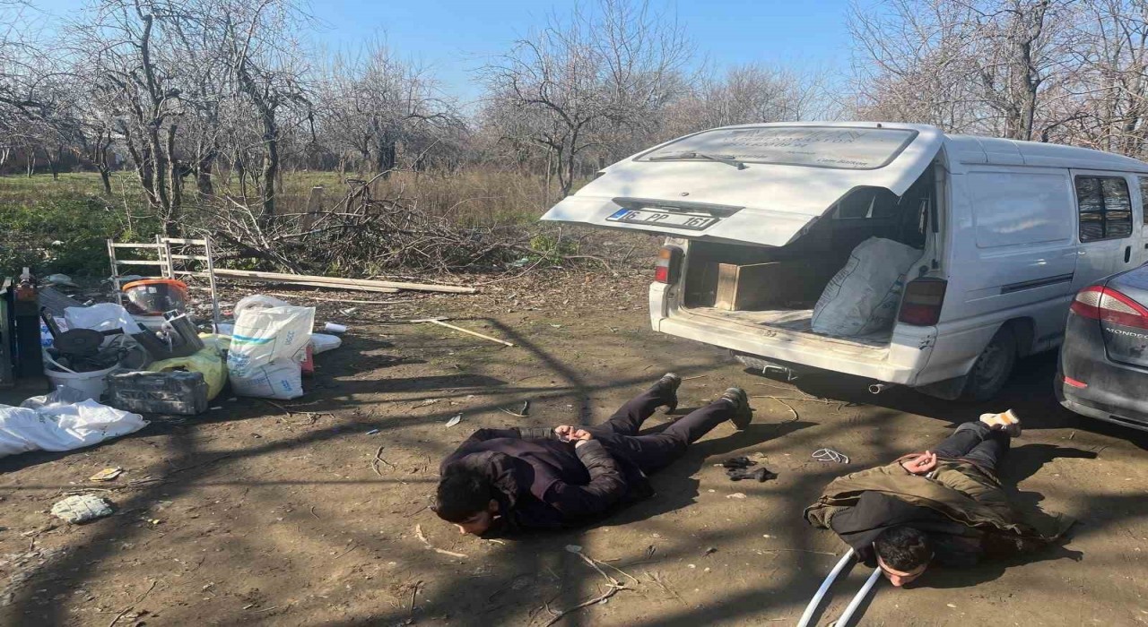 Çalıntı kamyonetle nefes kesen kaçış...