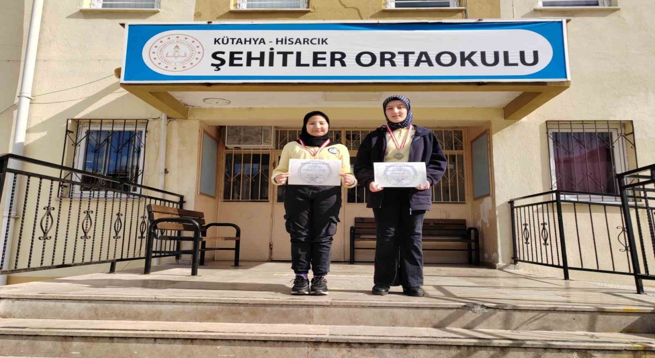 Çanakkale Savaşlarının 110. yıl dönümü şiir ve hikaye dalı il birincileri Hisarcık Şehitler Ortaokulundan