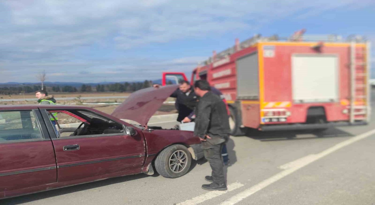 Çanakkalede tır ile otomobil çarpıştı: 1 yaralı