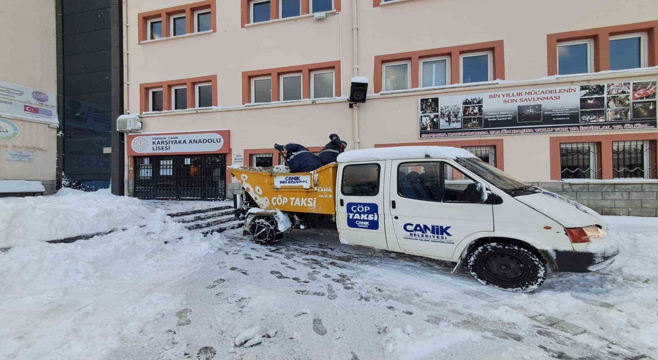 Canikte ekipler, MSÜ sınavı için karla mücadeleyi hızlandırdı