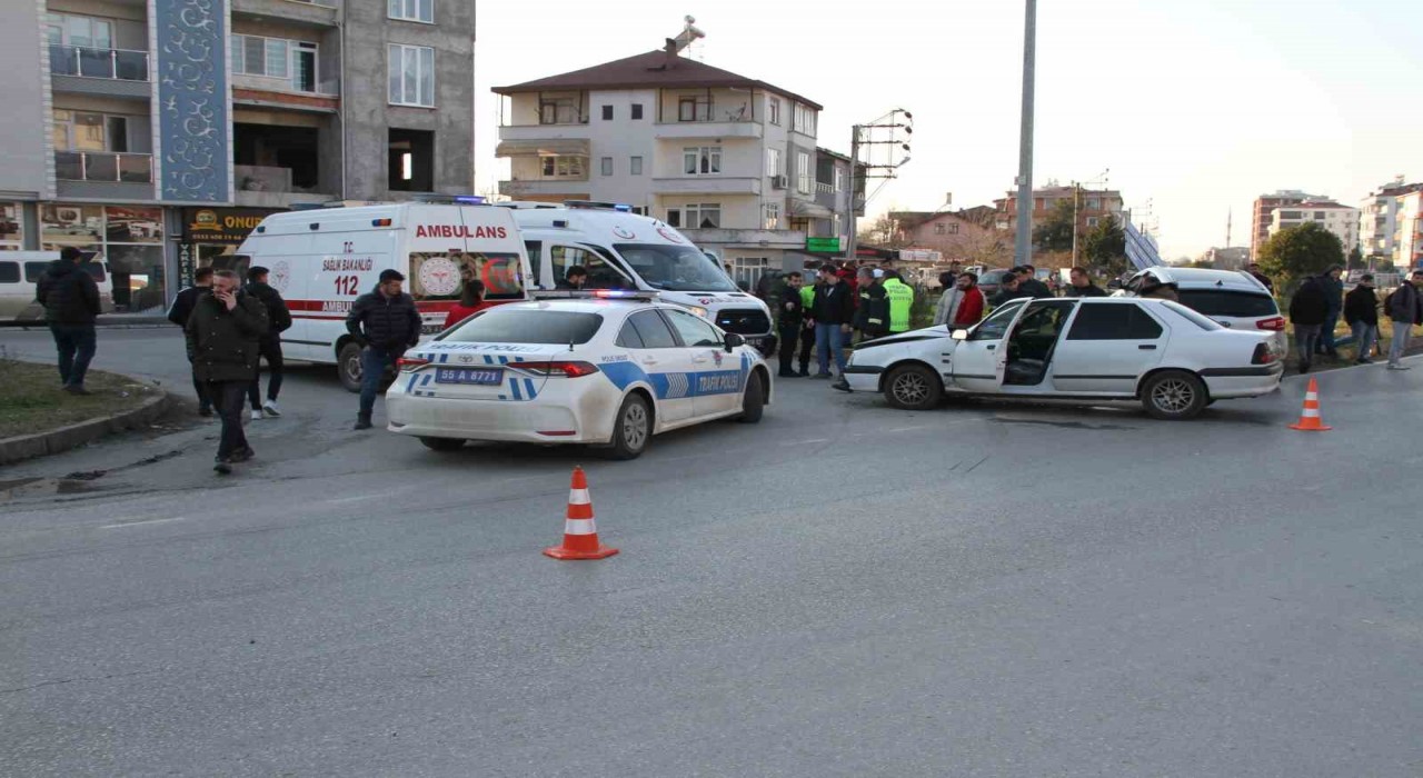 Çarşambada trafik kazası: 3 yaralı