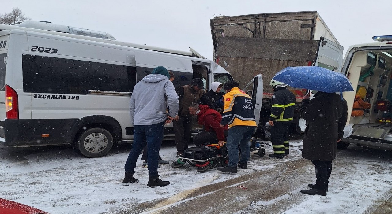 Çaycumada kar ve buz kazaya neden oldu