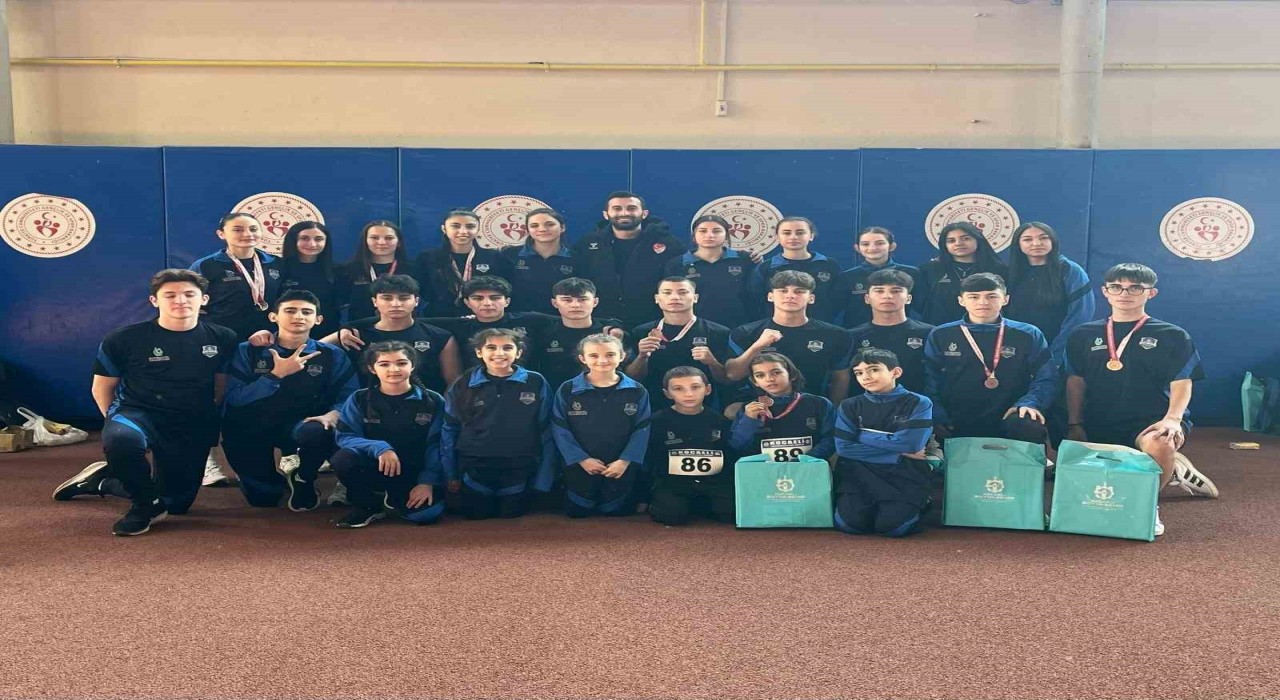 Çayırova Belediyesine atletizmde 19 madalya
