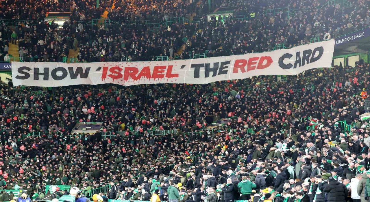 Celtic taraftarından, İsraile kırmızı kart