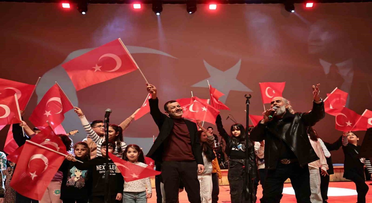 Cem Karaca Denizlide şarkılarıyla anıldı