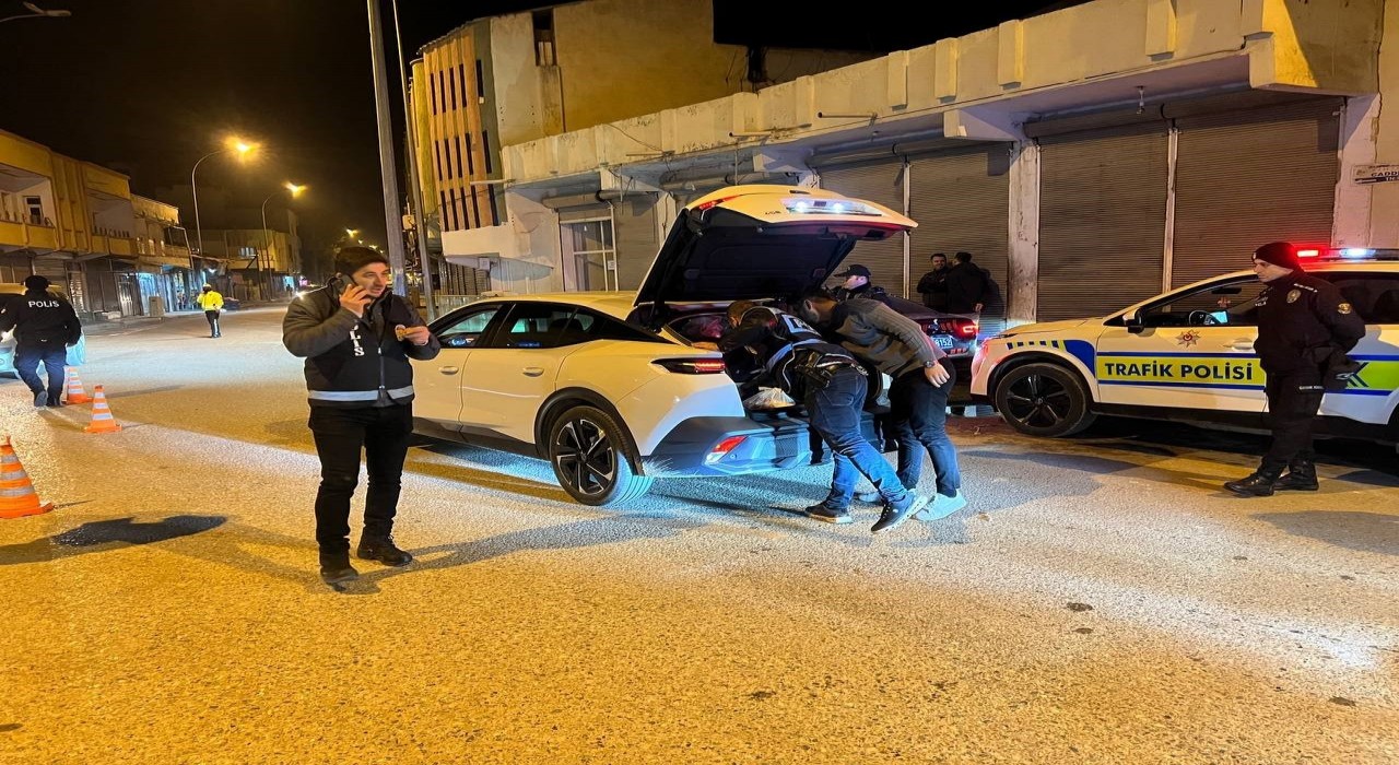 Ceylanpınarda Huzur 63 uygulamasına 250 polis katıldı