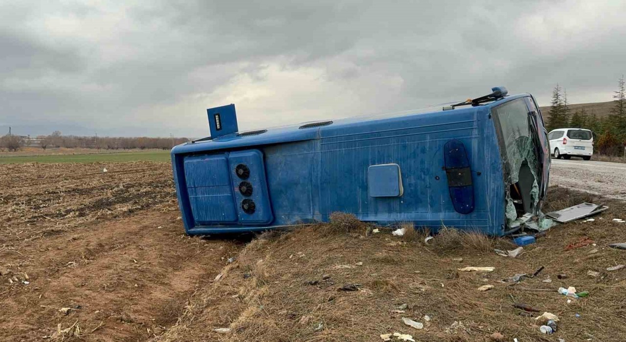 Bolvadin’de Cezaevi Aracı Şarampole Devrildi, 14 Yaralı
