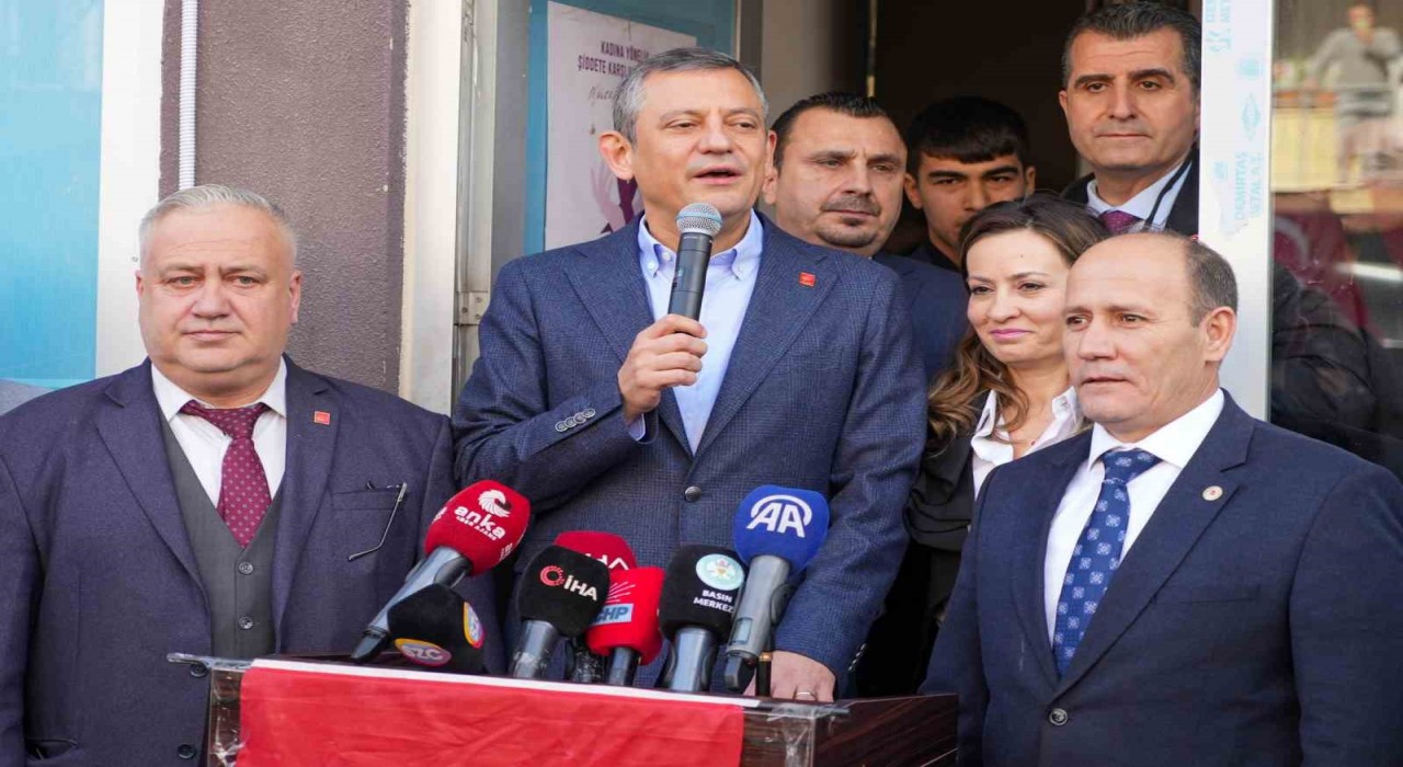 CHP Genel Başkanı Özel, Manisada ilçe belediyelerini ziyaret etti