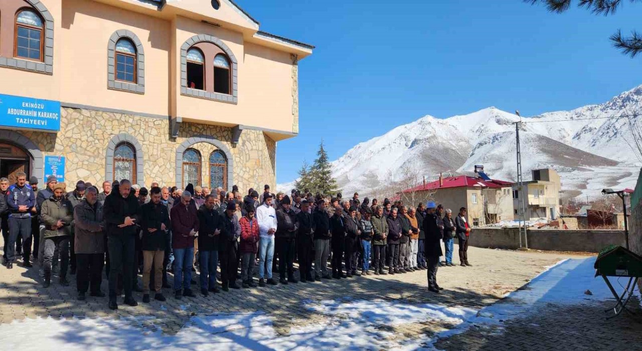 Ekinözü’nde Cinayet Şüphelisi Muhtar, Cenazeye Katıldı