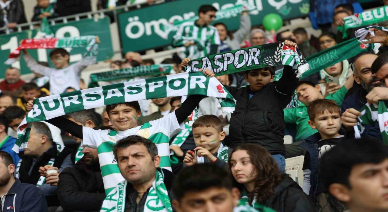 Çocuklar Bursaspor coşkusunu Büyükşehirle yaşadı