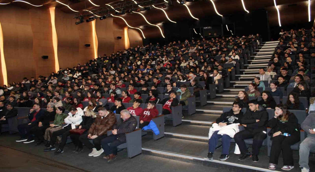 Çorluda öğrencilere Yapay Zeka ve İnsanlığın Geleceği anlatıldı