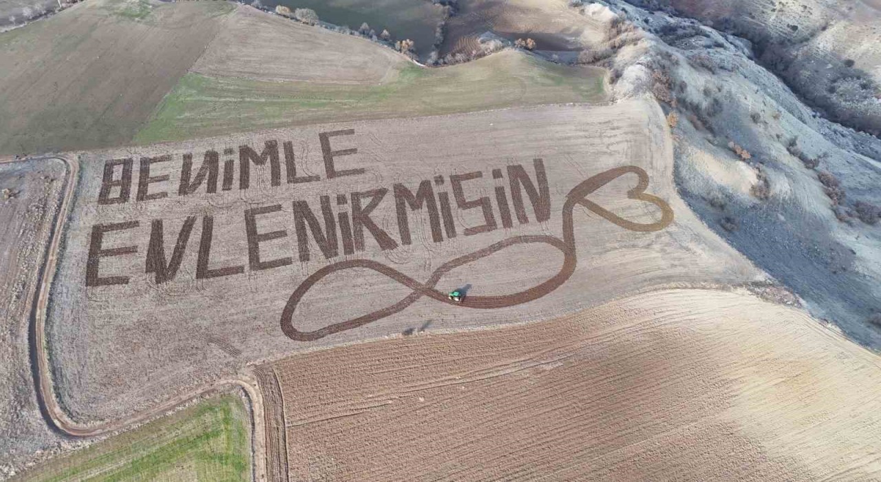 Traktörle Tarlaya Yazılan Teklif Görenleri Şaşırttı