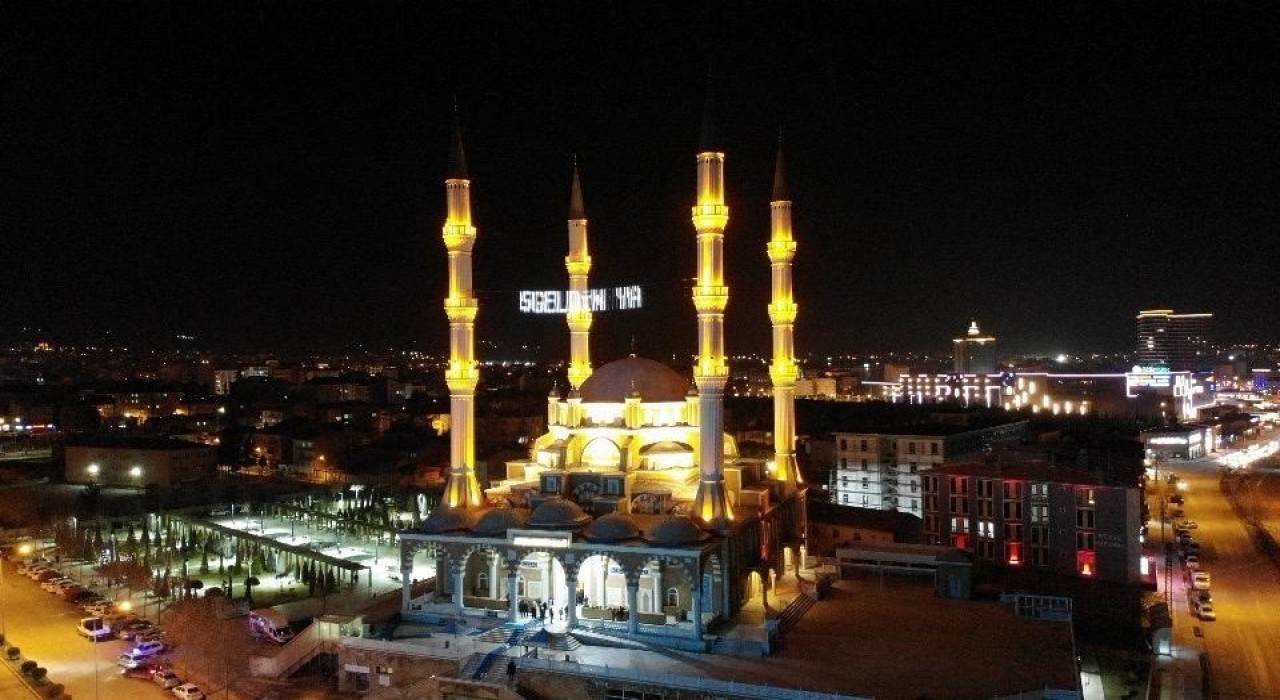Çorumda Ramazan ayının ilk teravih namazı kılındı