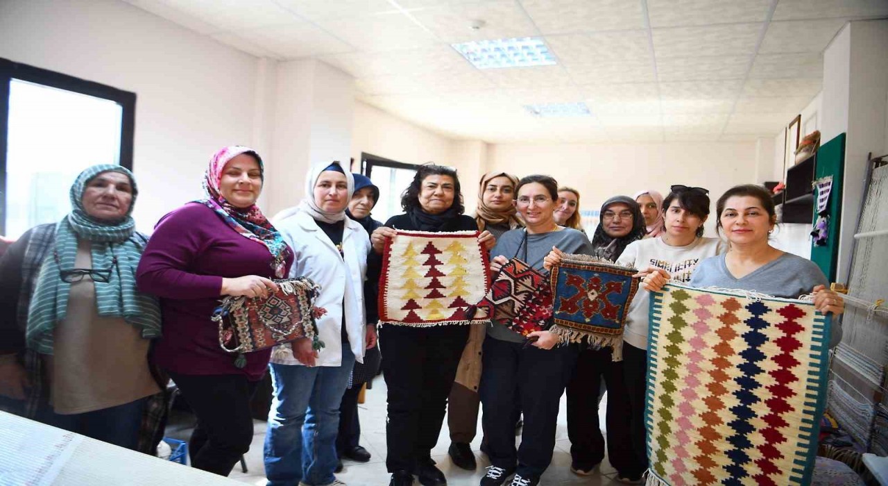 Çukurova Belediyesi’nden Kadınlara Kilim Kursu