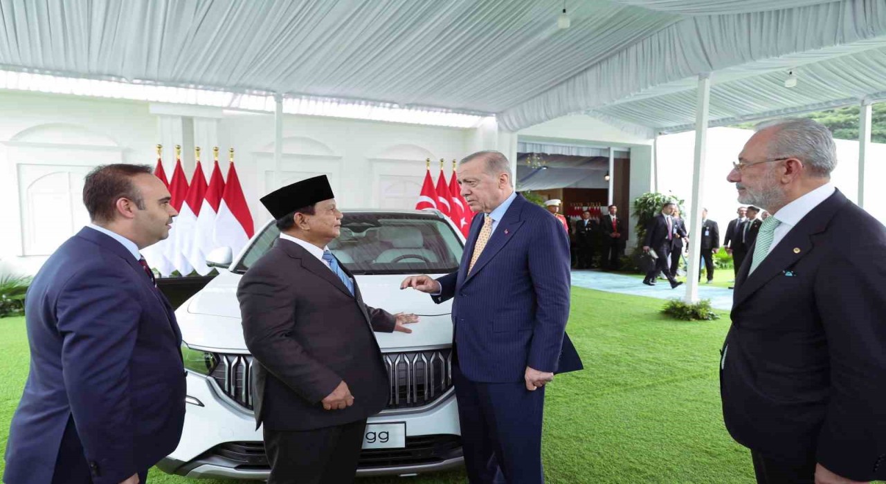 Cumhurbaşkanı Erdoğan, Endonezya Devlet Başkanı Subiantoya Togg hediye etti