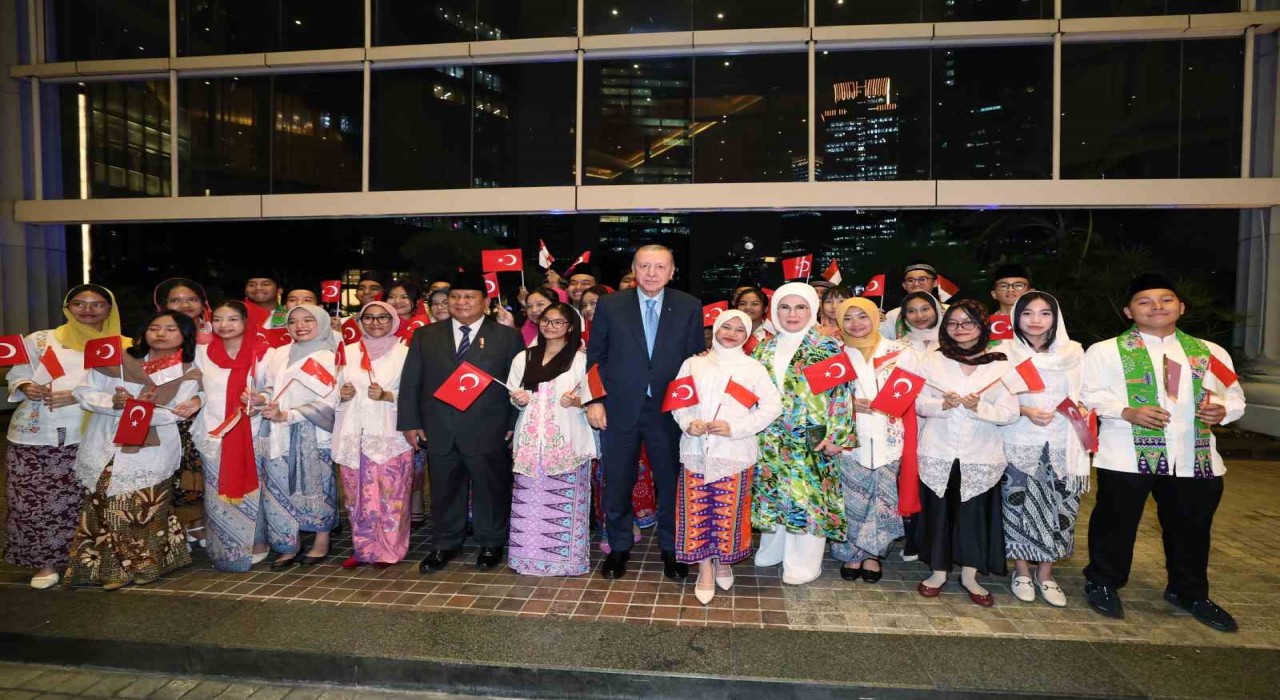 Cumhurbaşkanı Erdoğana Endonezyada sevgi seli