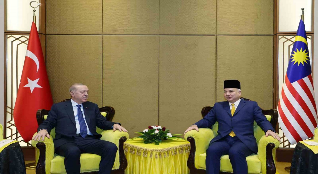 Cumhurbaşkanı Erdoğana Malezyada fahri doktora unvanı verildi