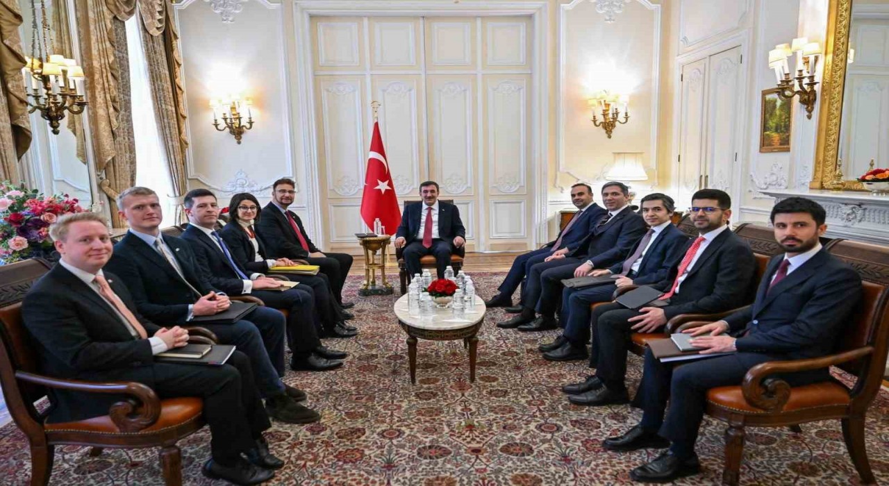 Cumhurbaşkanı Yardımcısı Yılmaz, İngiliz milletvekili Khan ile görüştü