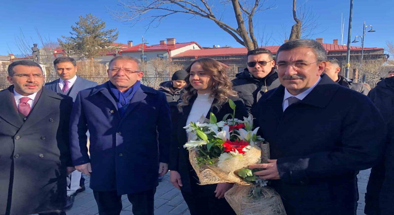 Cumhurbaşkanı Yardımcısı Yılmaz Karsta
