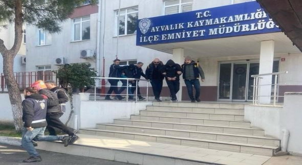 Cunda Adasına dadanan hırsızlık çetesi çökertildi