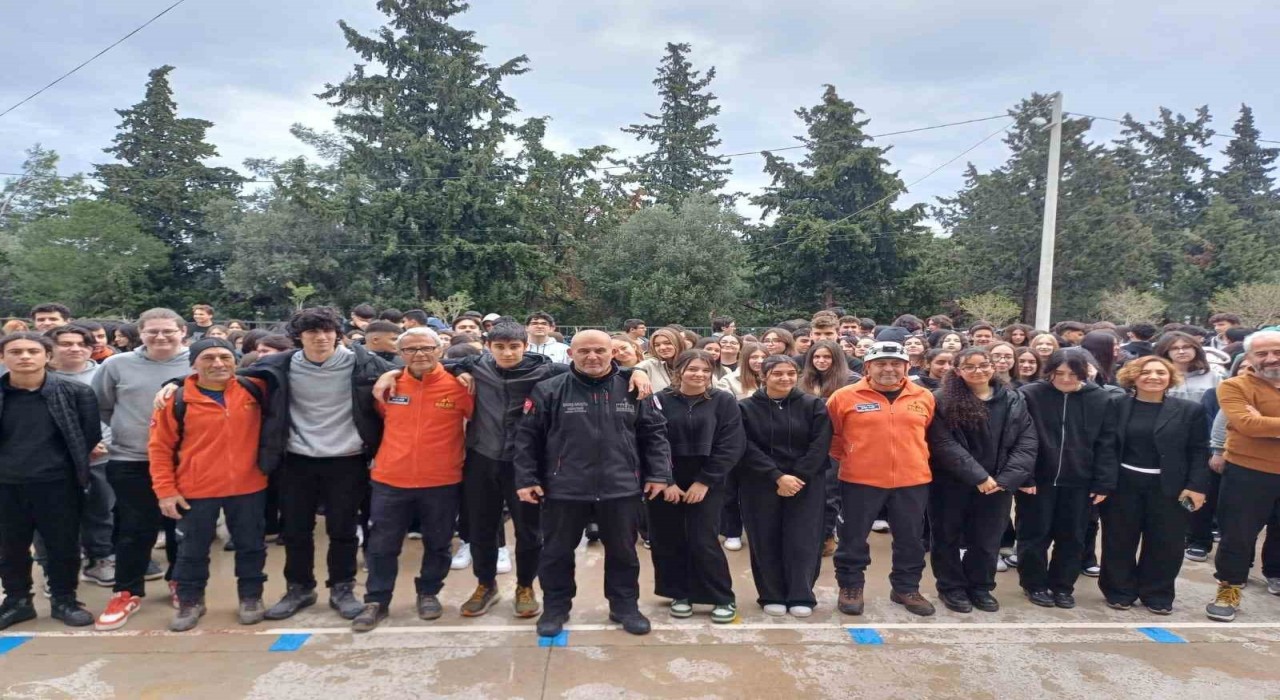 Datçadaki okulda deprem tahliye tatbikatı yapıldı