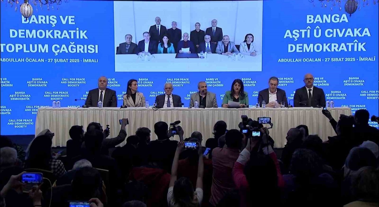 DEM Partili İmralı Heyetinin okuduğu çağrıda, Benim bu çağrıma uyun, kongrenizi yapın ve silahları bırakın.