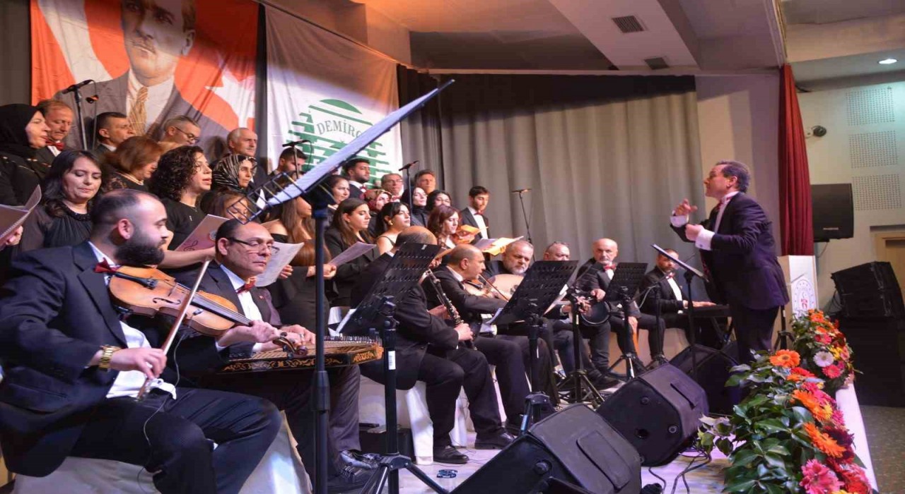 Demircide Türk Sanat Müziği korosundan muhteşem konser