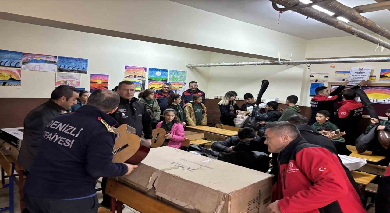 Denizli Büyükşehir Belediyesi, Hatayda depremzede çocukların yüzünü güldürdü