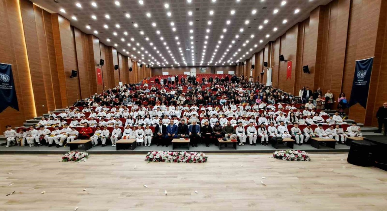 Denizlide 170 karateci kemer yükseldi