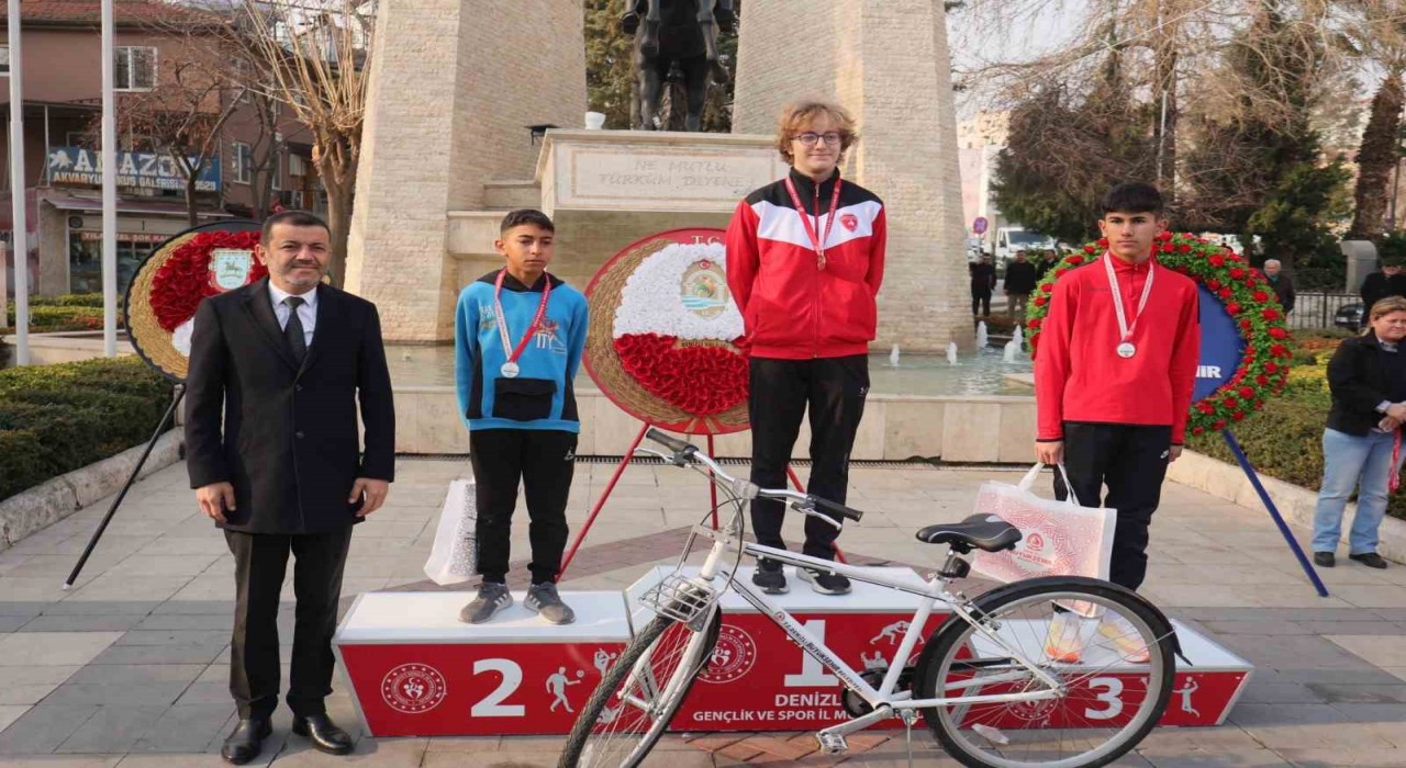 Denizlide Atatürk Yol Koşusu yapıldı