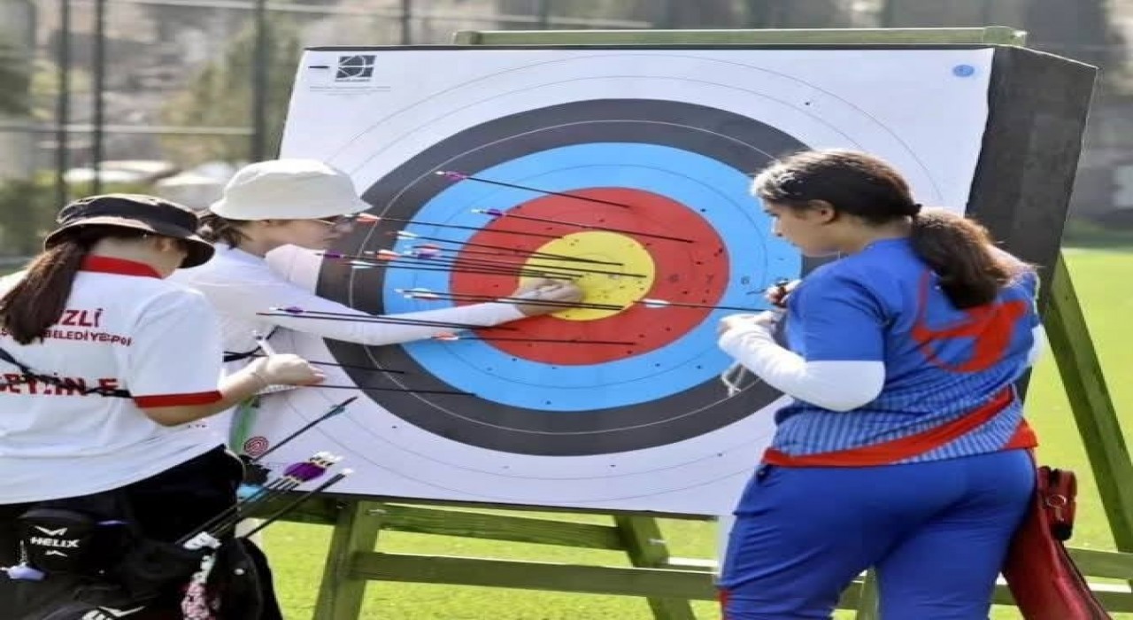 Denizlide oklar hedefi buldu