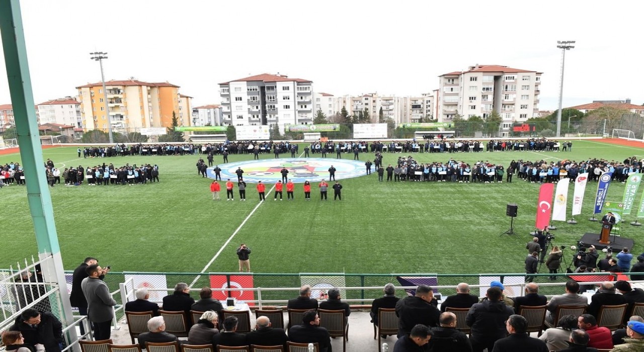 Denizlide polisin düzenlediği Mahallemde Maç Var futbol turnuvası başladı